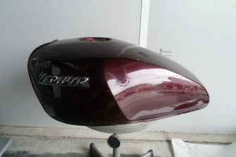 kawasaki ゼファー タンク塗装BEFORE画像